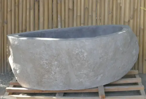 Artikelbild des Artikels “Becken aus Riverstone, Oberfläche naturbelassen, innen poliert. Länge 120 cm, Breite 71 cm, Höhe 49 cm, Tiefe 34 cm. “